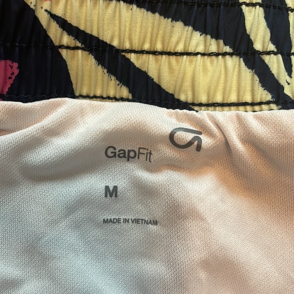 Gap running shorts lined - Picture 2 of 10